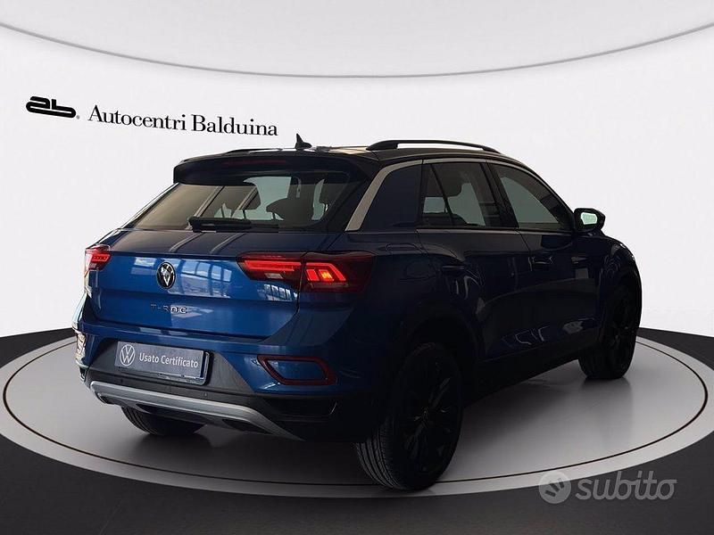 Usata VW T-Roc Life 110 CV (80 kW) 2023 Blu ravenna met /tetto nero SUV