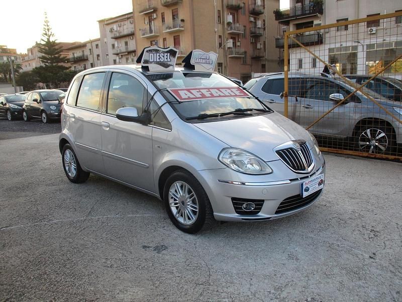 Usata Lancia Musa 90 CV (66 kW) 2011 Grigio Monovolume