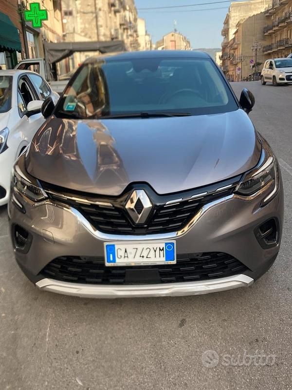Usata Renault Captur 100 CV (73 kW) 2020 Grigio SUV