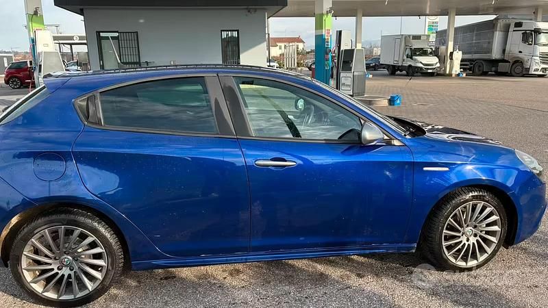 Usata Alfa Romeo Giulietta 120 CV (88 kW) 2016 Blu Utilitaria