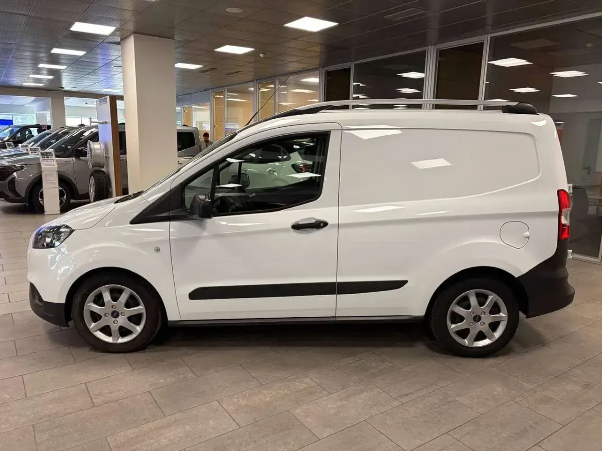 Usata Ford Transit 99 CV (72 kW) 2023 Frozen white Furgone