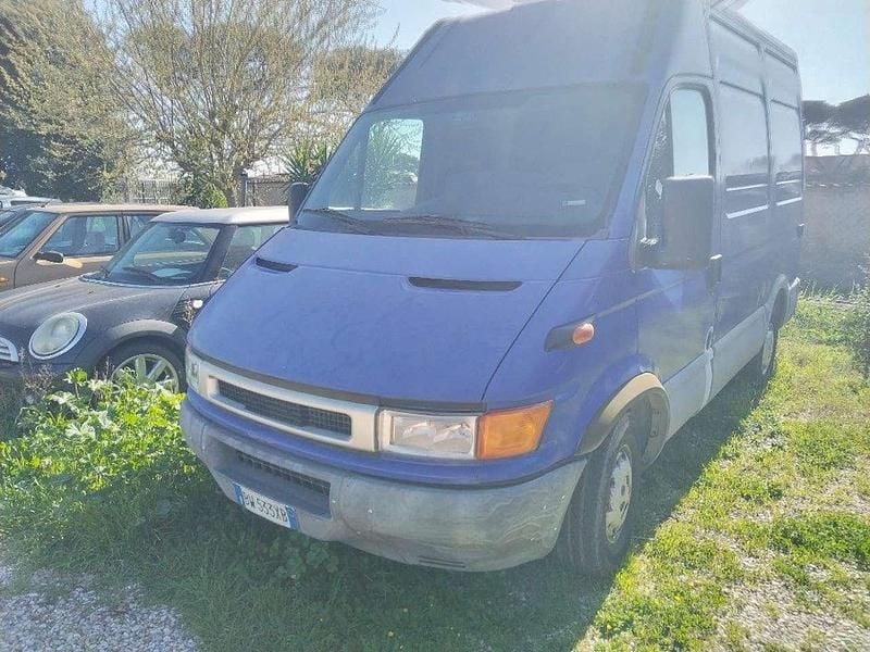 Usata Iveco Daily 106 CV (77 kW) 2001 Blu Furgone