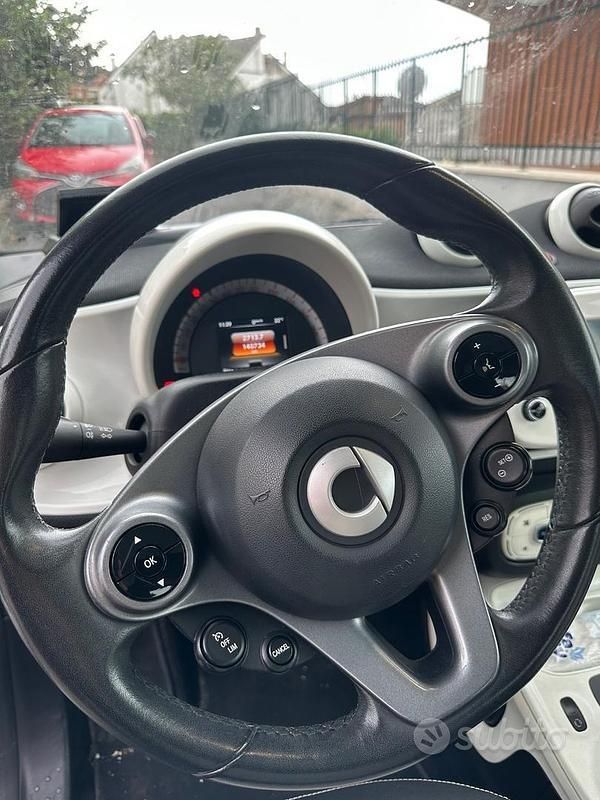 Usata 2016 Smart ForTwo Coupé Utilitaria | 9500 € (Buon prezzo) - Immagine 1/4
