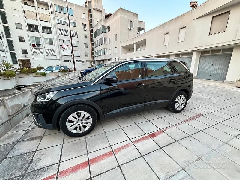 Usata Peugeot 5008 Business-Line 120 CV (88 kW) 2018 Nero SUV