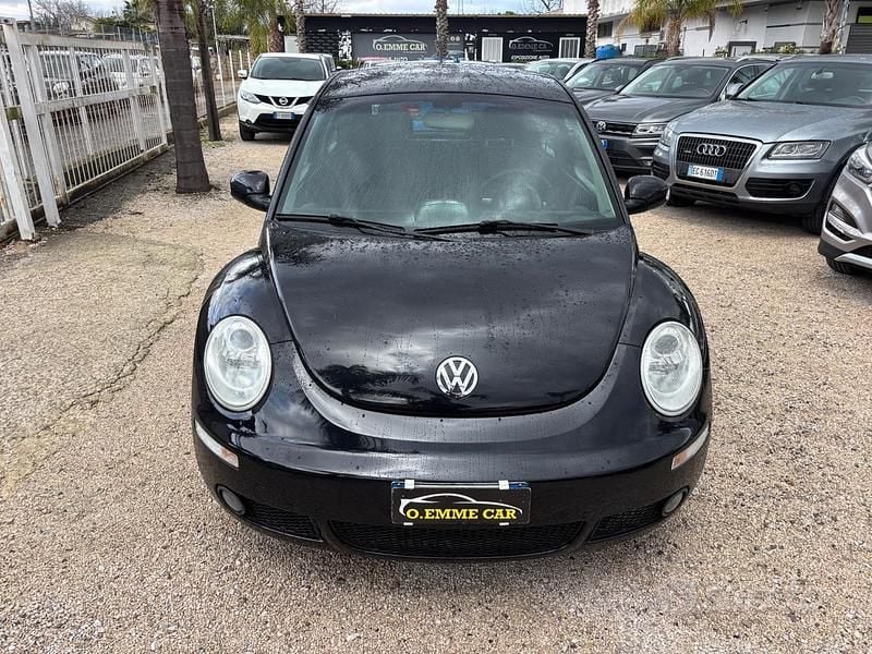 Usata VW New Beetle 105 CV (77 kW) 2006 Nero Utilitaria