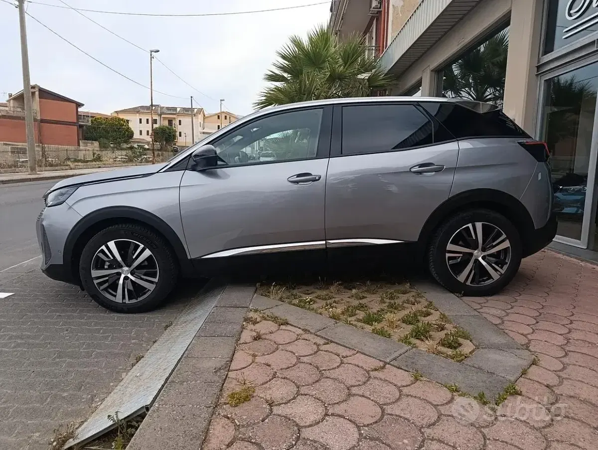 Usata Peugeot 3008 Allure 131 CV (96 kW) 2023 Grigio SUV