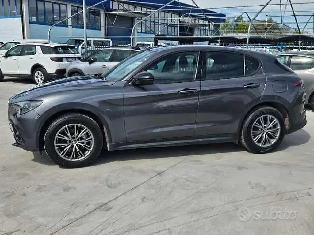 Usata Alfa Romeo Stelvio Super 209 CV (153 kW) 2023 Grigio SUV