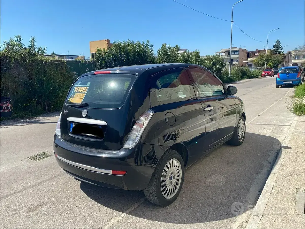 Usata Lancia Ypsilon 60 CV (44 kW) 2011 Utilitaria