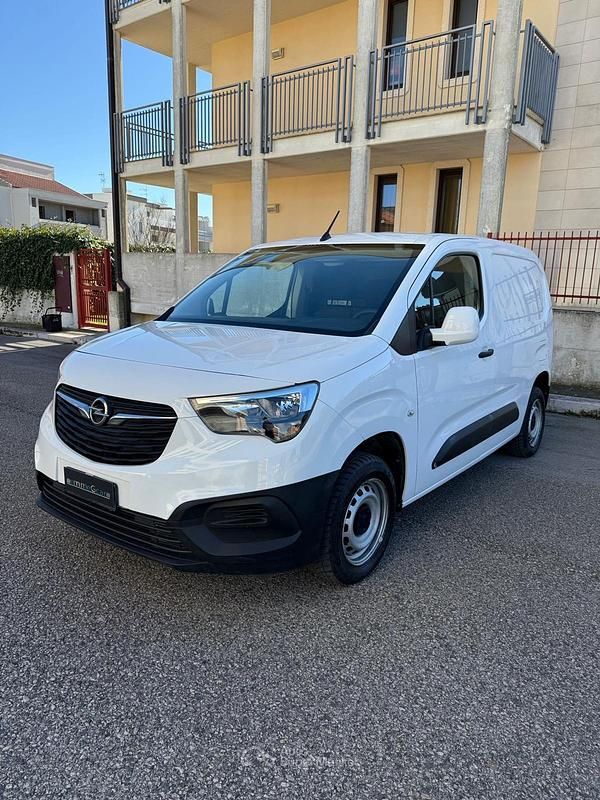Usata Opel Combo Edition 102 CV (75 kW) 2021 Bianco Monovolume