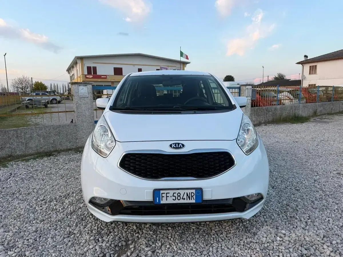 Usado Kia Venga 90 CV (66 kW) 2016 Blanco Utilitario