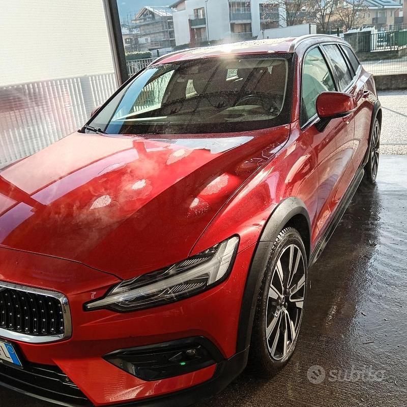 Usata Volvo V60 CC 200 CV (147 kW) 2020 Rosso Station wagon