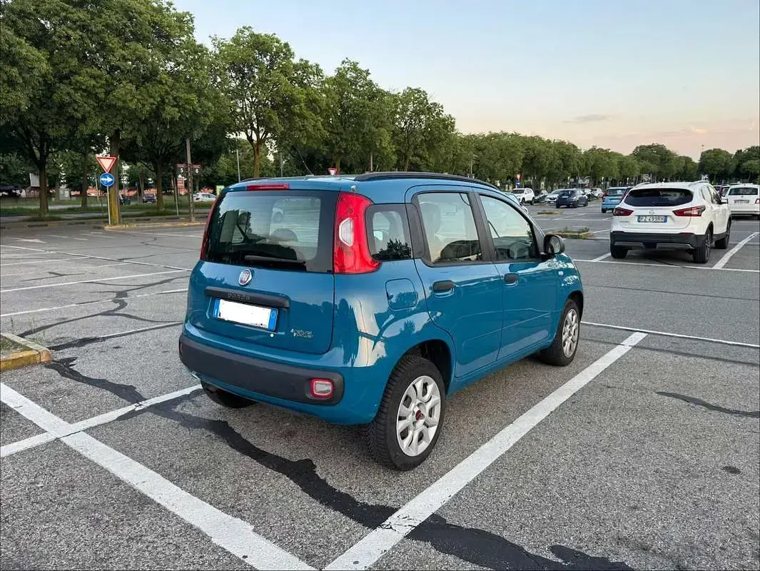 Usata Fiat Panda Lounge 80 CV (58 kW) 2012 Blu/azzurro Utilitaria
