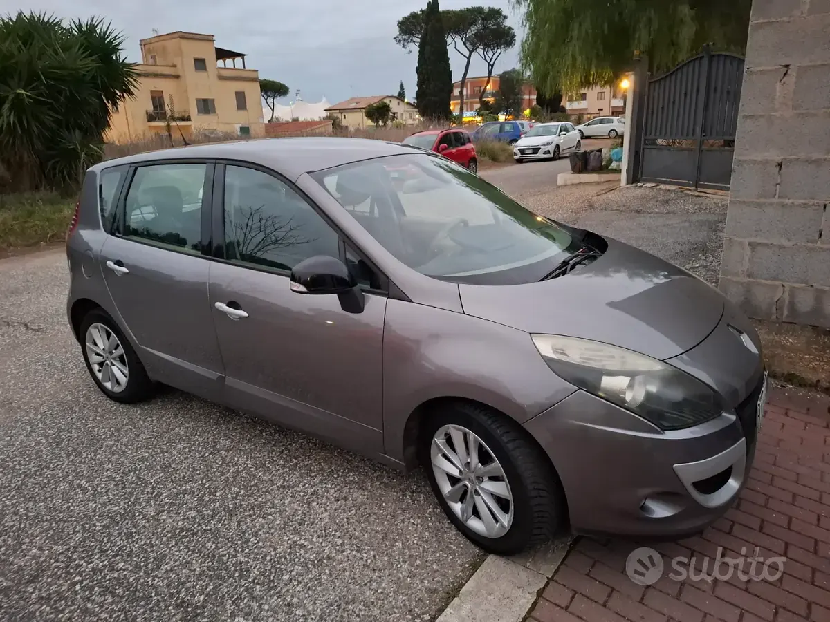 Usata Renault Scenic E-Tech 110 CV (80 kW) 2011 Grigio Monovolume