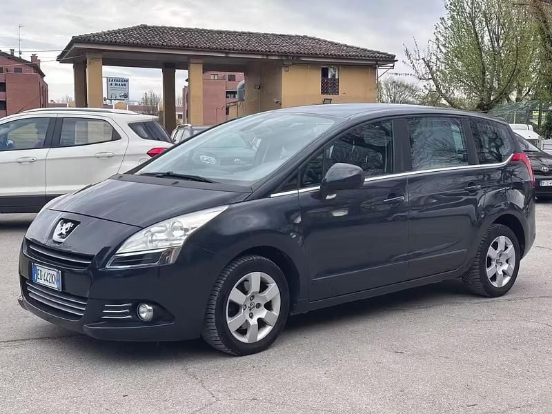 Usata Peugeot 5008 Business-Line 149 CV (109 kW) 2010 Grigio Monovolume