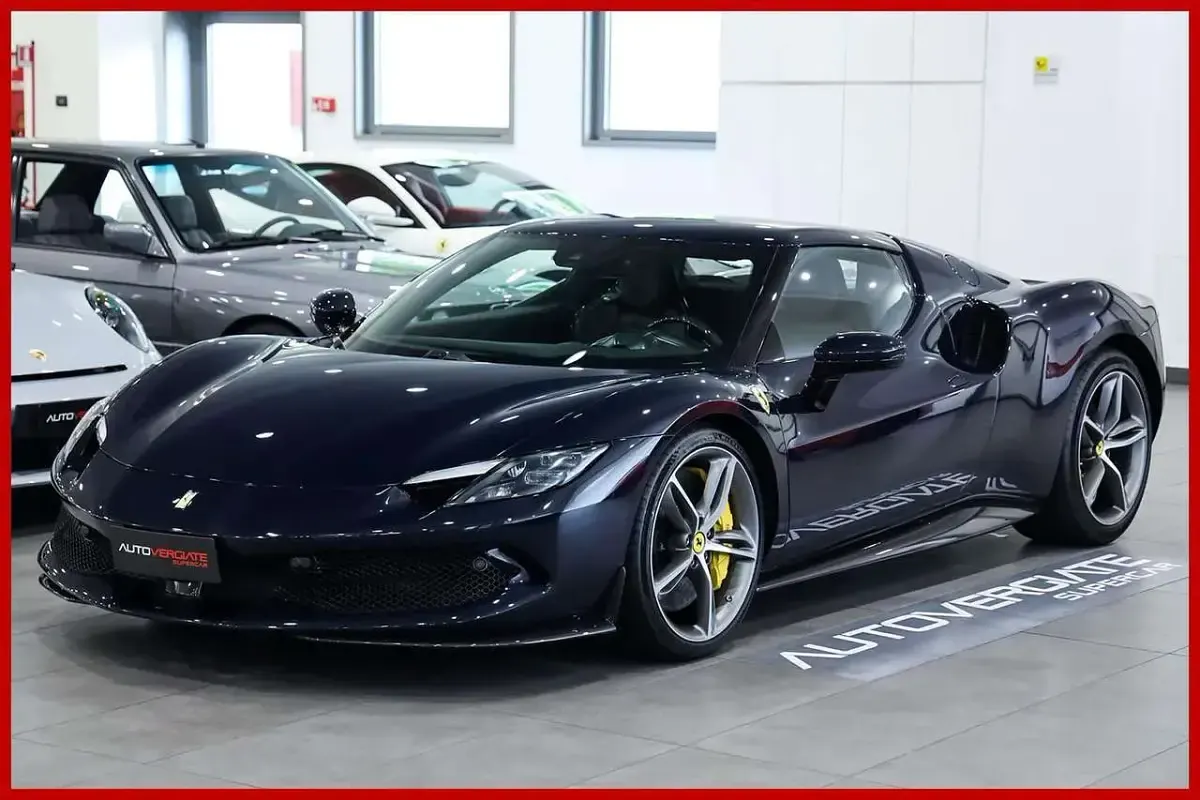 Usata Ferrari 296 662 CV (486 kW) 2025 Cabrio