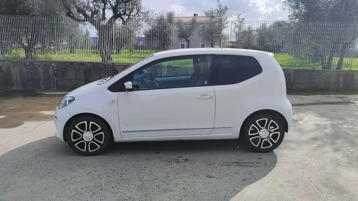 Usata VW up! Highline 75 CV (55 kW) 2013 Bianco Utilitaria