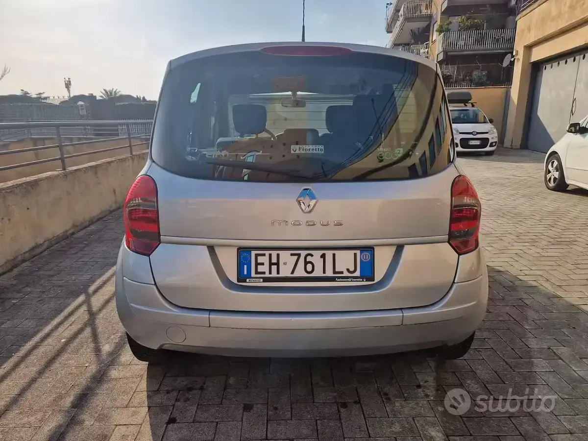 Usata Renault Modus 75 CV (55 kW) 2011 Grigio Monovolume