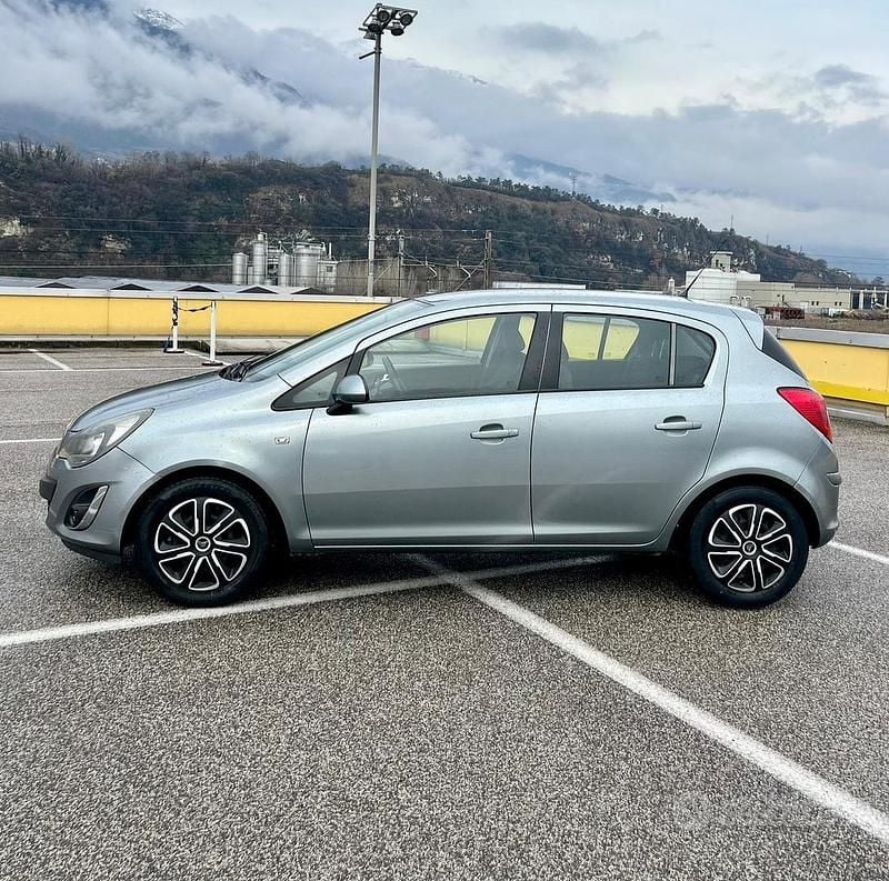 Usata Opel Corsa Edition 85 CV (62 kW) 2014 Grigio Utilitaria