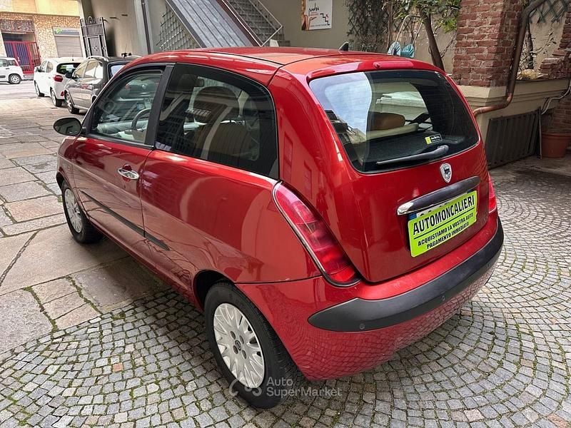 Usata Lancia Ypsilon 70 CV (51 kW) 2004 Rosso Utilitaria