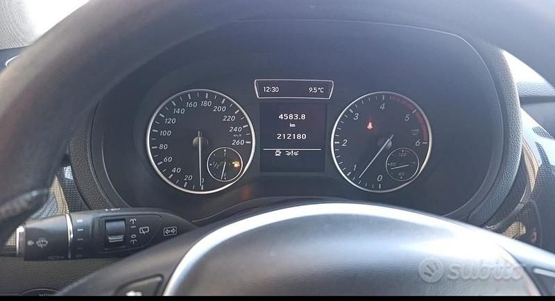 Grigio Usata 2012 Mercedes B180 Executive Monovolume | 5750 € - Immagine 1/4
