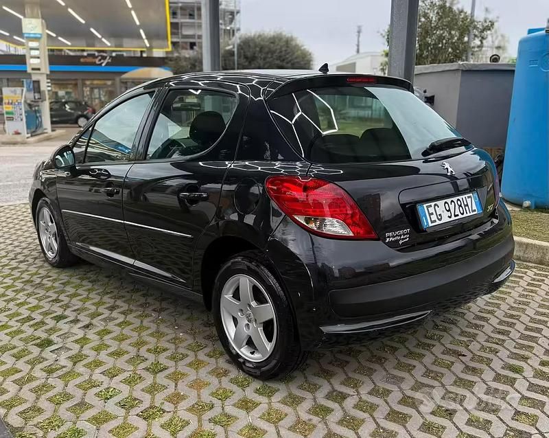 Usata Peugeot 207 68 CV (50 kW) 2011 Nero Utilitaria