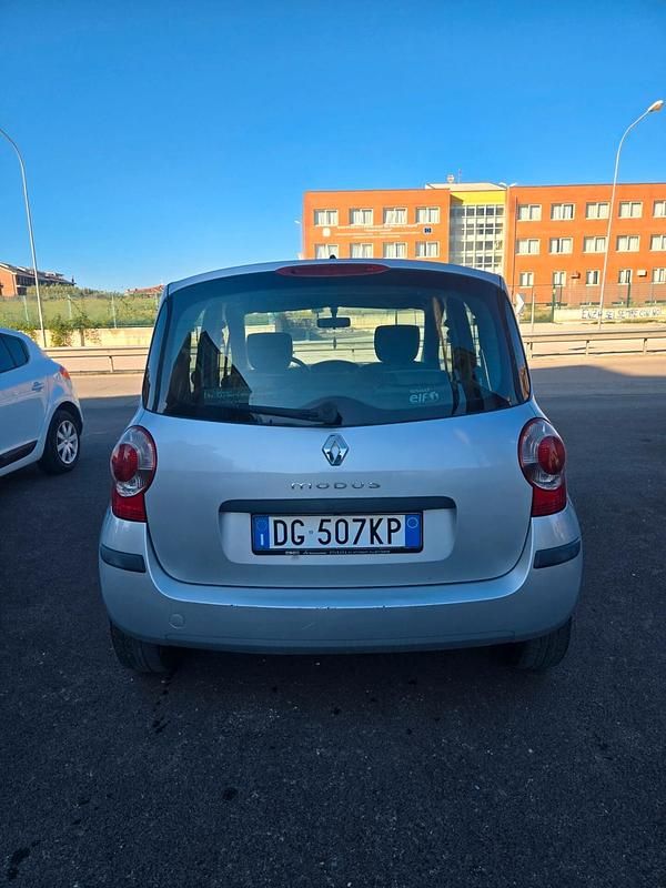 Usata Renault Modus Dynamique 75 CV (55 kW) 2007 Grigio Monovolume