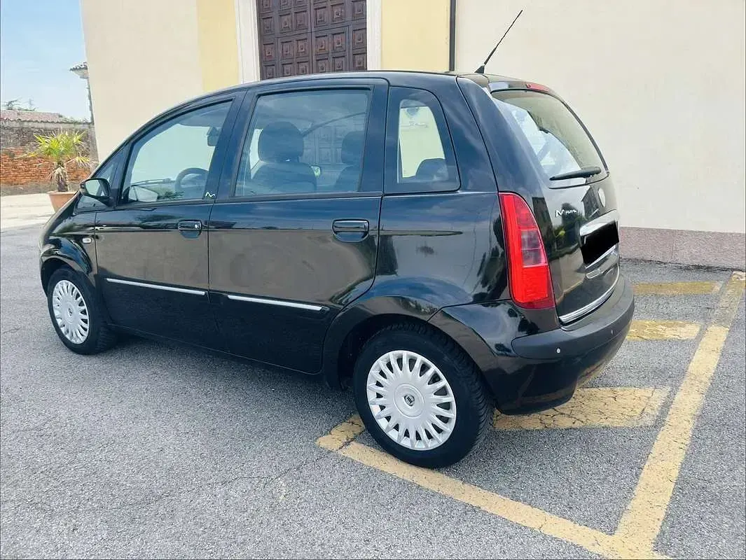 Usata Lancia Musa 95 CV (69 kW) 2007 Monovolume
