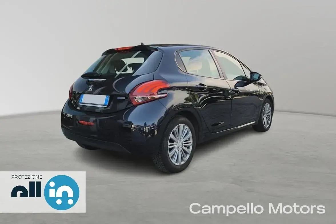 Usata Peugeot 208 Active 82 CV (60 kW) 2017 Bianco metallizzato Utilitaria