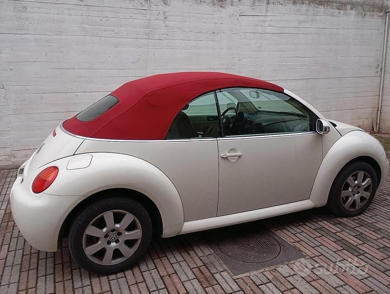 Usata VW New Beetle 101 CV (74 kW) 2005 Bianco Utilitaria