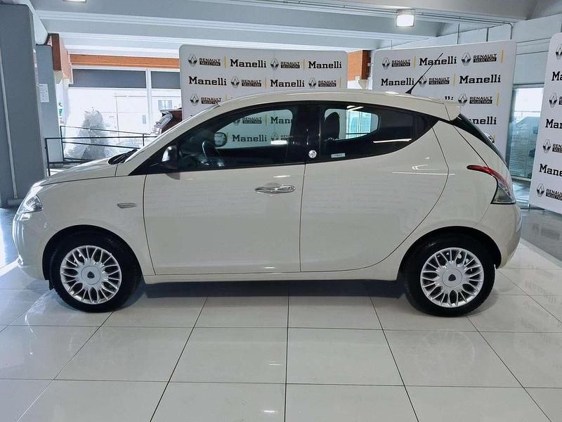 Usata Lancia Ypsilon Gold 69 CV (50 kW) 2016 Bianco Utilitaria
