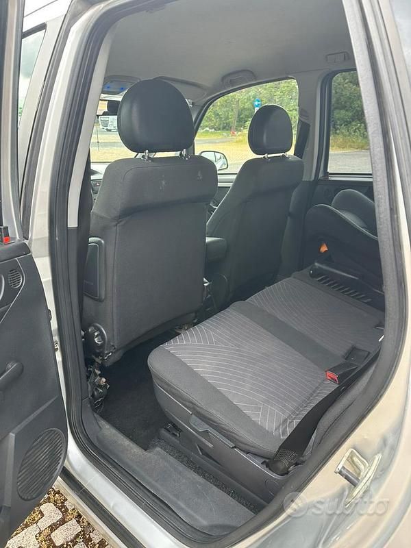 Usata Opel Meriva Cosmo 90 CV (66 kW) 2007 Grigio Monovolume