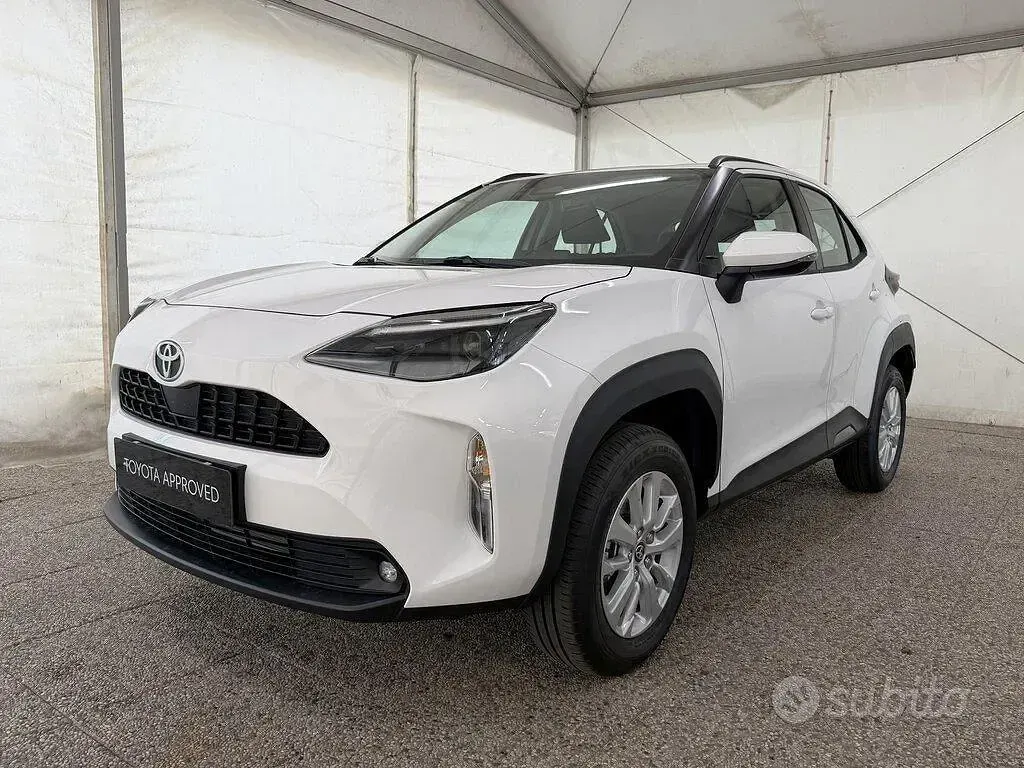 Nuova Toyota Yaris Cross Active 116 CV (85 kW) 2026 Bianco SUV