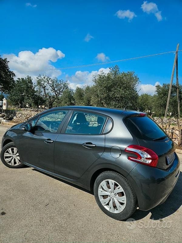 Usata Peugeot 208 68 CV (50 kW) 2015 Grigio Utilitaria