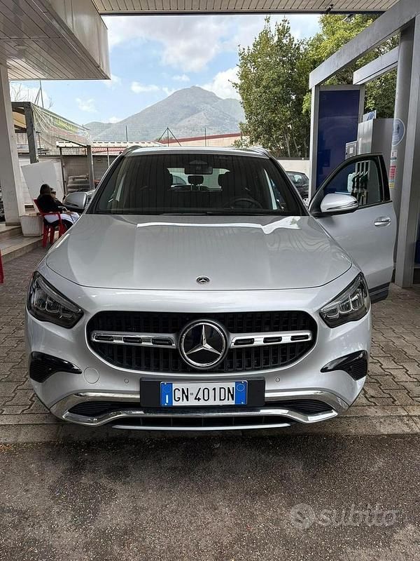 Usata Mercedes GLA200 150 CV (110 kW) 2023 Grigio SUV
