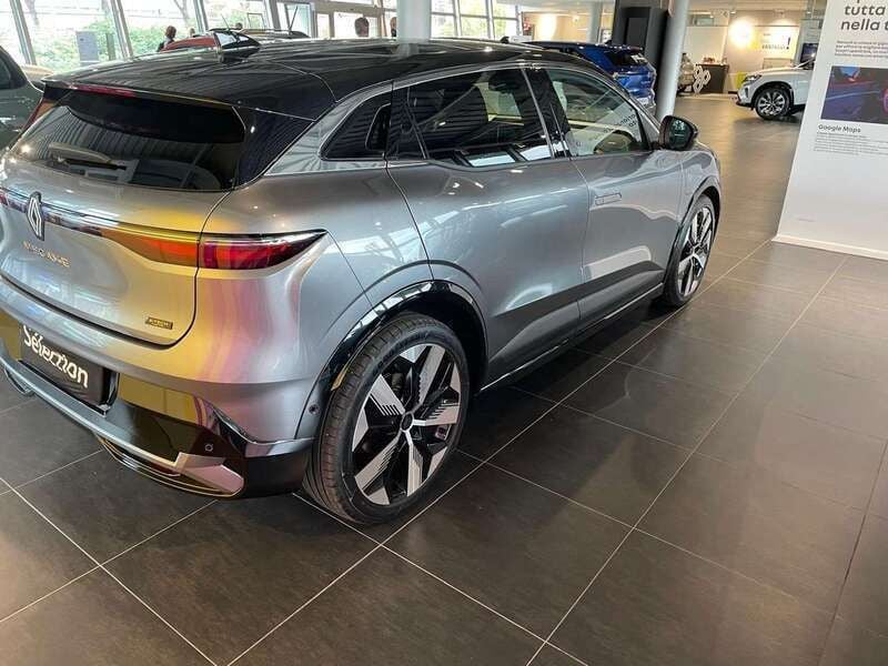 Usata Renault Megane E-Tech Techno 55 kW (75 CV) 2023 Grigio scisto Berlina