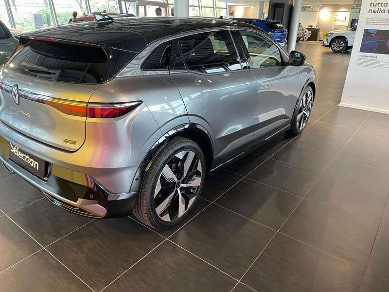 Usata Renault Mégane Techno 55 kW (75 CV) 2023 Grigio scisto Berlina
