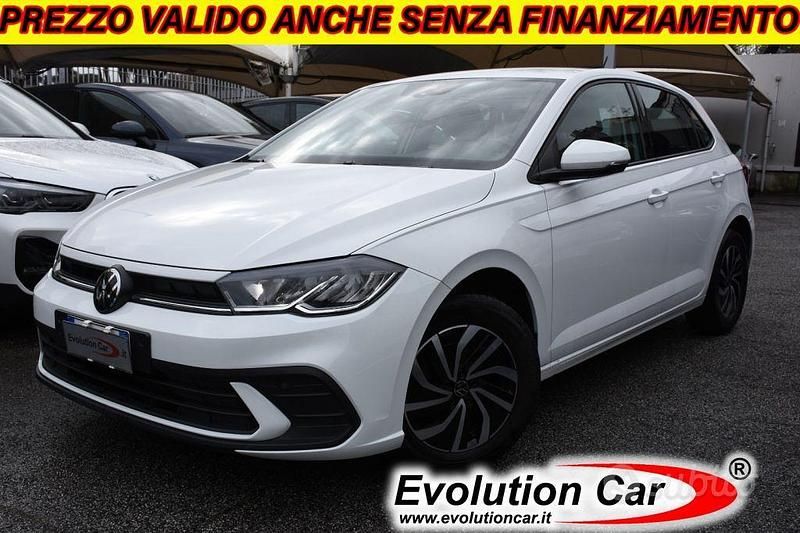 Usata VW Polo Life 95 CV (69 kW) 2023 Bianco pastello Utilitaria