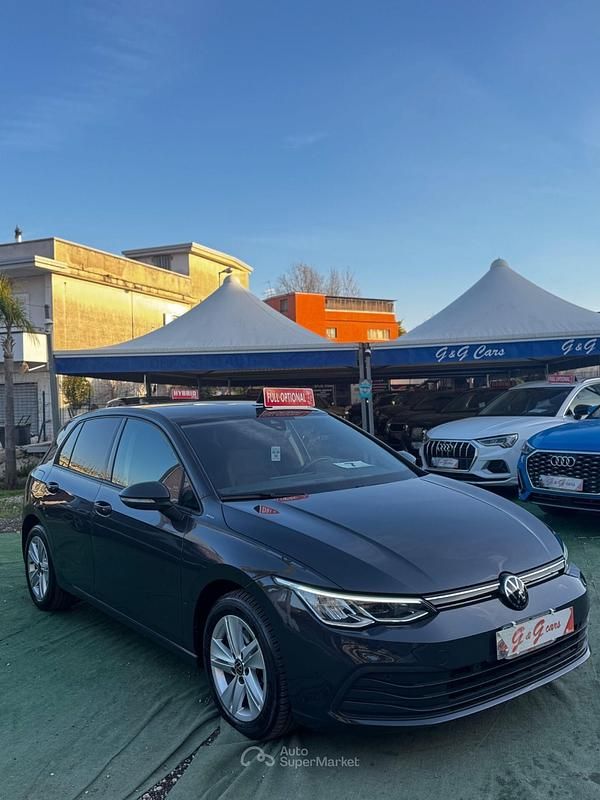Usata VW Golf VIII Life 110 CV (80 kW) 2023 Grigio Berlina