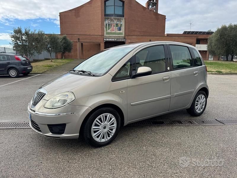 Usata Lancia Musa 77 CV (56 kW) 2010 Marrone Monovolume