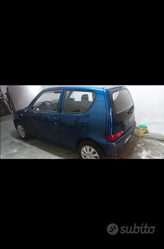 Usata Fiat 600 54 CV (39 kW) 1998 Blu Berlina