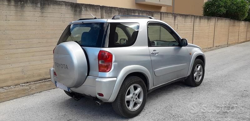 Usata Toyota RAV4 2000 Grigio SUV