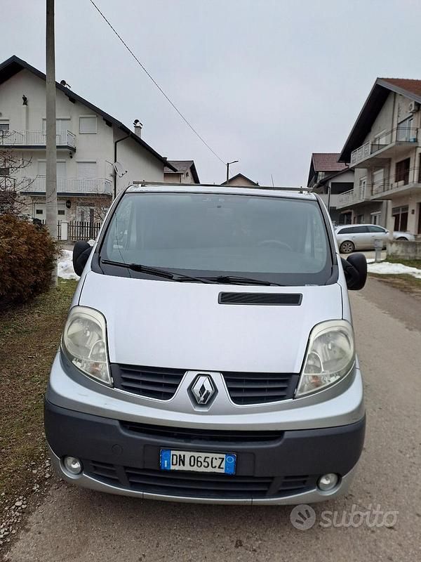 Usata Renault Trafic 145 CV (106 kW) 2008 Argento Monovolume
