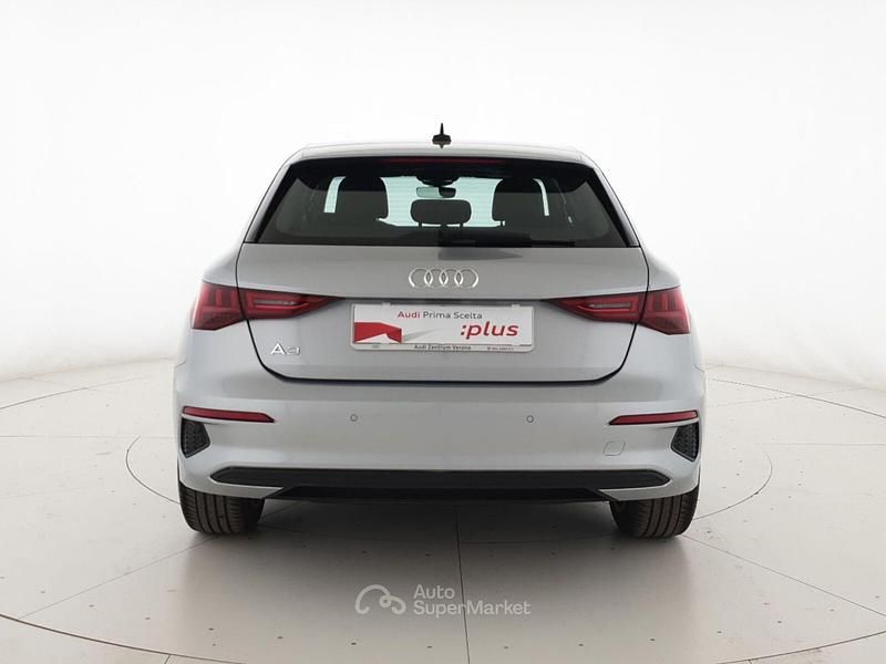 Usata Audi A3 Business 116 CV (85 kW) 2022 Argento fioretto metallizzato Berlina