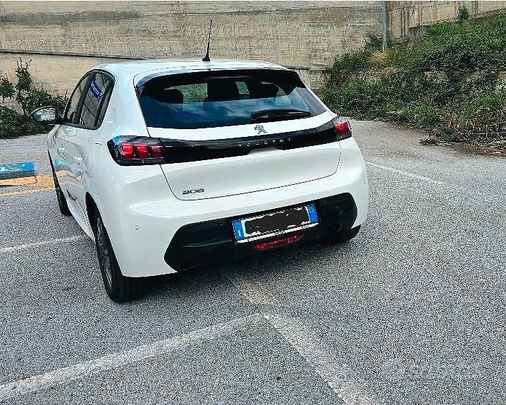 Usata Peugeot 208 75 CV (55 kW) 2022 Bianco Utilitaria