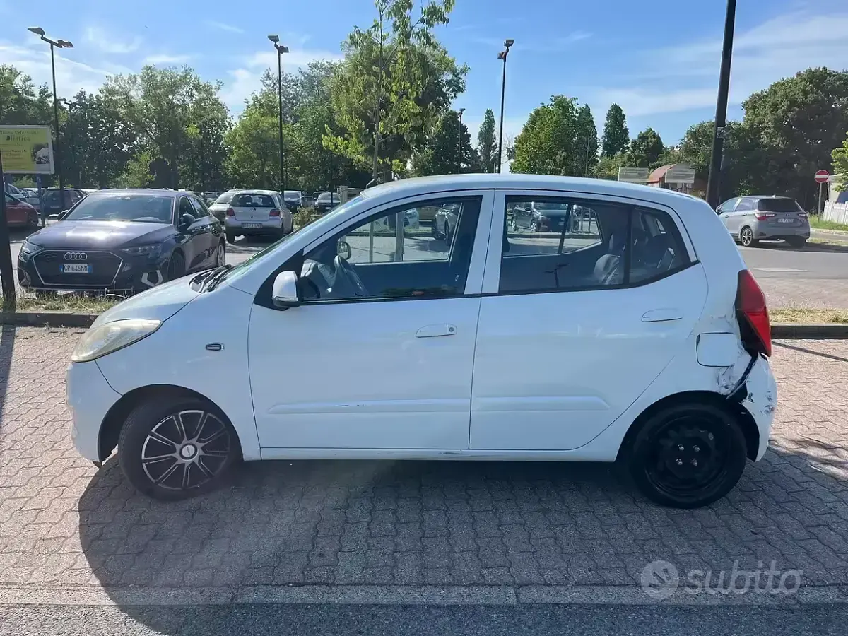 Usata Hyundai i10 Comfort 66 CV (48 kW) 2011 Bianco Utilitaria