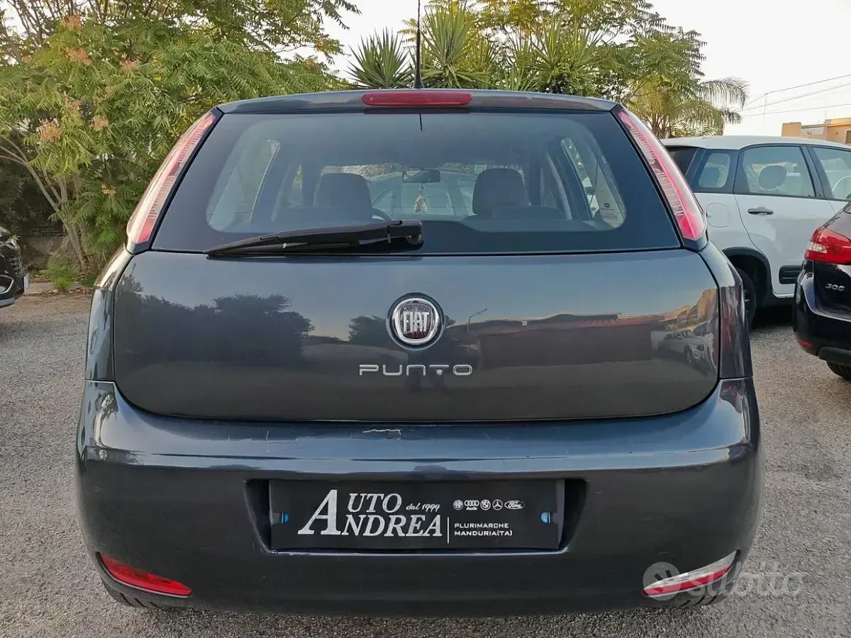 Usata Fiat Grande Punto 85 CV (62 kW) 2012 Grigio Utilitaria