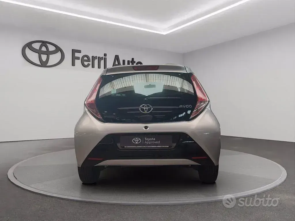 Usata Toyota Aygo X-play 69 CV (50 kW) 2017 Grigio Utilitaria