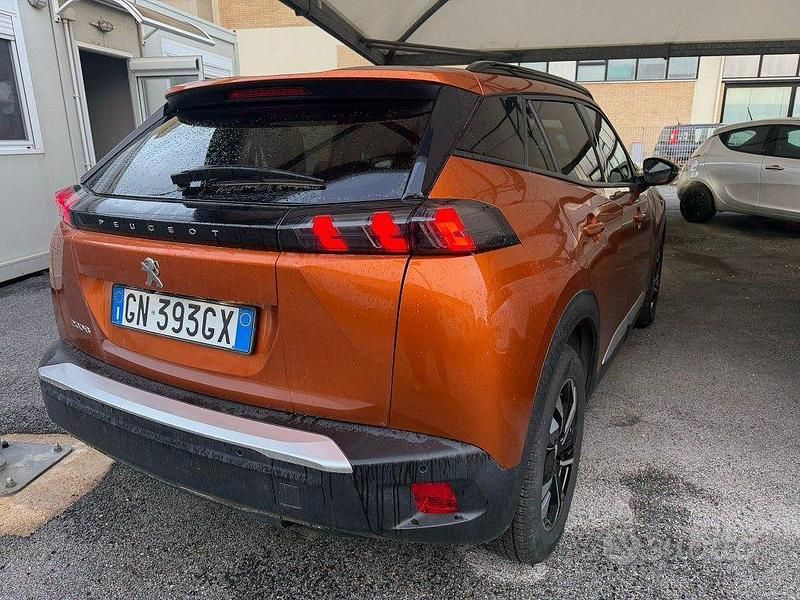 Usata Peugeot 2008 Allure 101 CV (74 kW) 2023 Arancione SUV