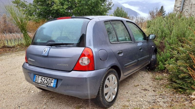 Blu Usata 2009 Renault Clio II Due volumi | 2900 € (Buon prezzo) - Immagine 1/4