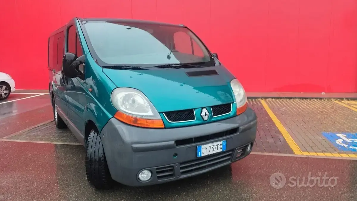 Usata Renault Trafic 135 CV (99 kW) 2006 Verde Monovolume